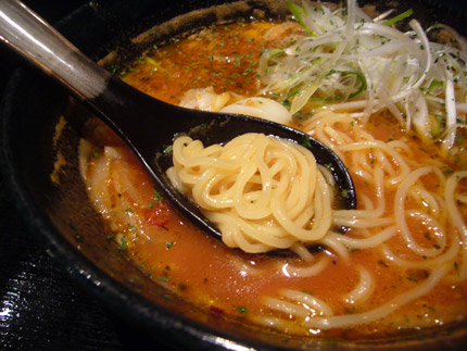 トマト味スープのラーメン