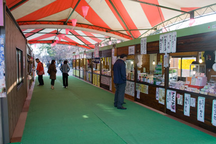 団子など地元お土産売り場