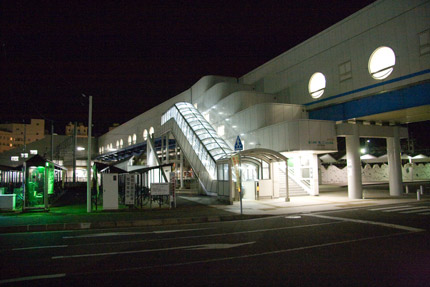 夜の直江津駅