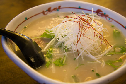 鶏がら白湯スープのラーメン