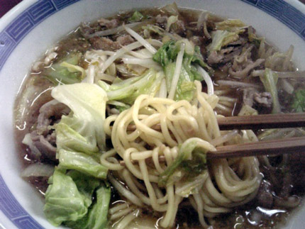 中太ストレート麺に豚骨醤油味