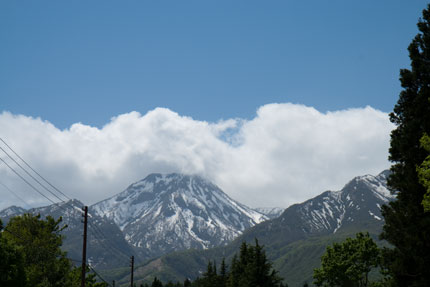 妙高山の麓