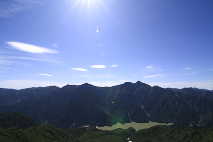 上から黒部湖を一望できました