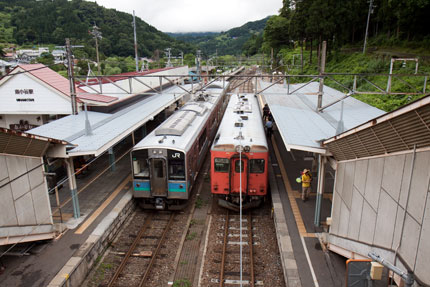 ディーゼル車から電車に乗り換えになります