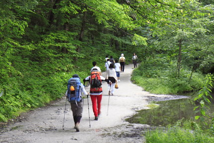 登山をする人、散策に訪れる人、たんなるリゾート