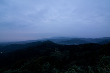 周りの山々も静かな朝を迎えた