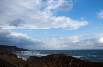 海は、晴れ間も見える