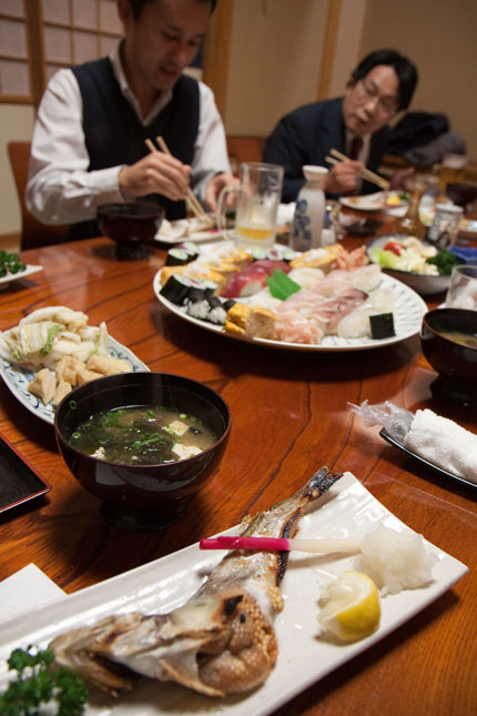 味噌汁、お新香、焼き魚まで付いて