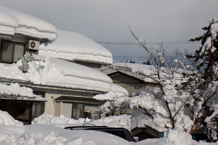 屋根の雪下ろし