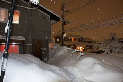 雪が降り始めた