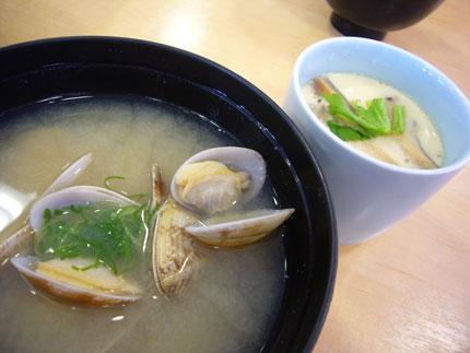 アサリの味噌汁に茶碗蒸し