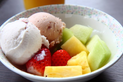 フルーツやアイスクリーム