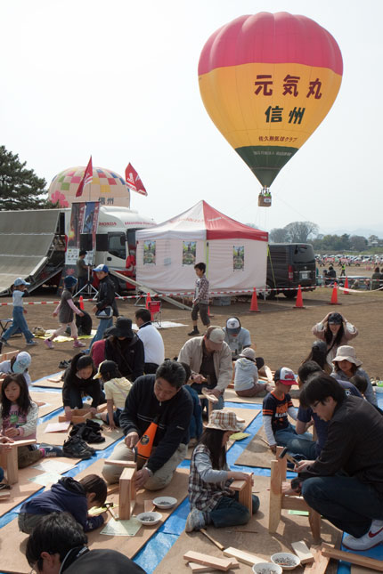 建築組合は、木工体験教室をしていました