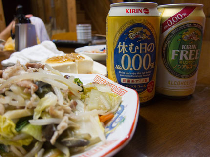 野菜炒めとノンアルコールビール