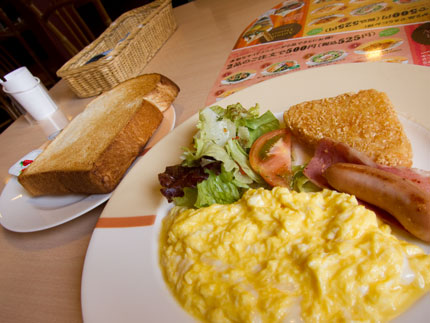 スクランブルエッグ朝食