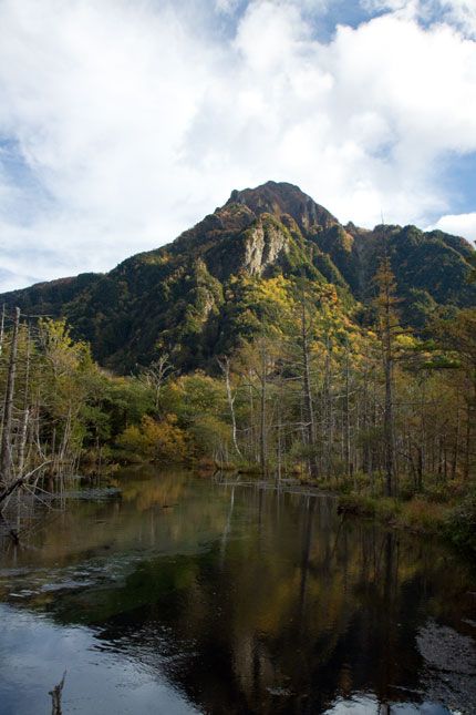 映し出される六百山