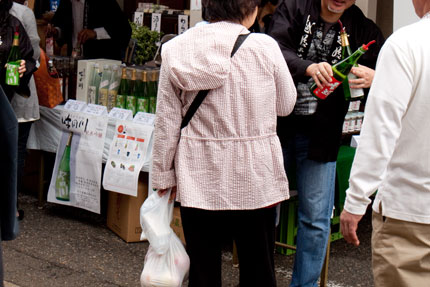 清酒・ワインの試飲ができます