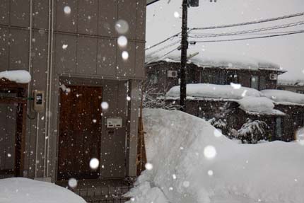 1月15日、上越市大貫の雪の状態