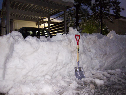 寄せられた雪は、高さ1m