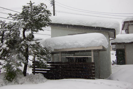 カーポートと納屋