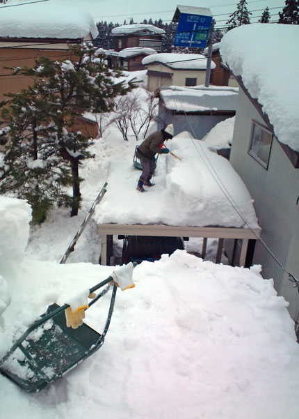 高台からの景色は雪だらけ