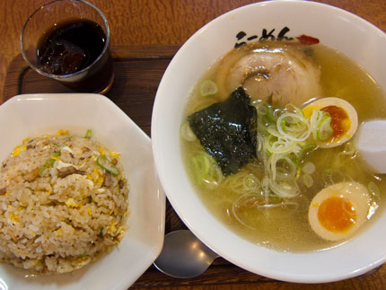 塩らーめん＋半チャーハン＋アイスコーヒー