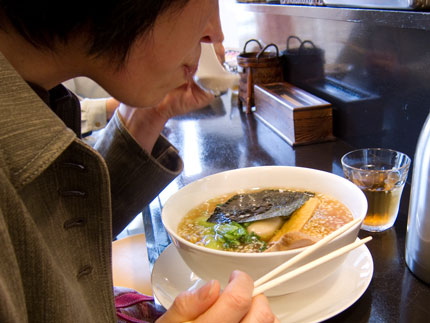 妻も、美味しく塩ラーメンを頂きました