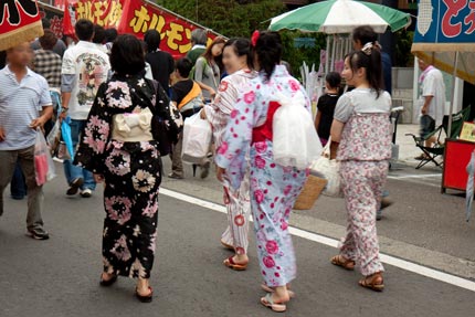 若い女性の浴衣姿