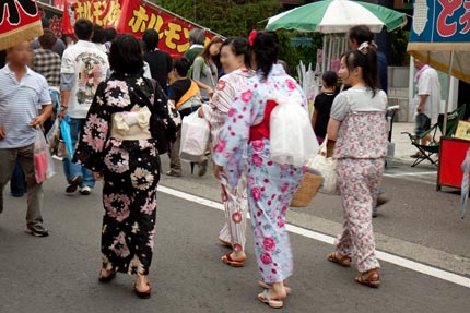 若い女性の浴衣姿