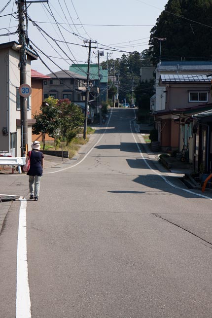 妻と歩いて