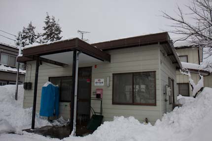 事務所、カーポート、納屋の屋根の雪を下ろしました