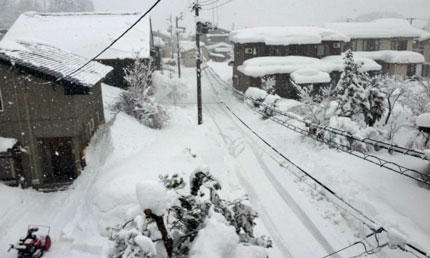 雪下ろししていない家