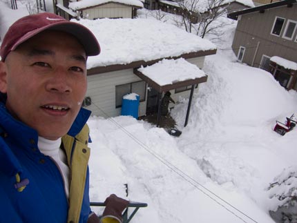 私は、あい企画事務所とカーポート、小屋の雪下ろし