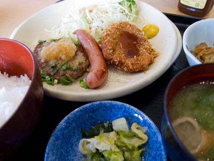 メンチハンバーグランチ800円ちょっと