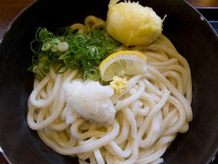 ぶっかけうどんに温泉卵天麩羅