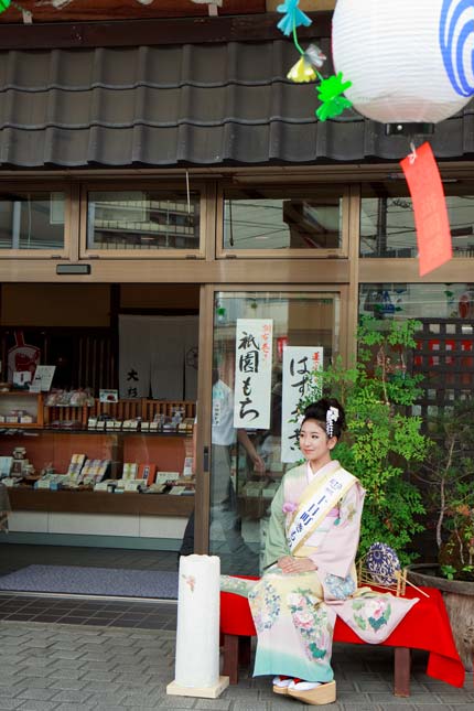 初代十日町きもの女王の藤巻栞奈さん1