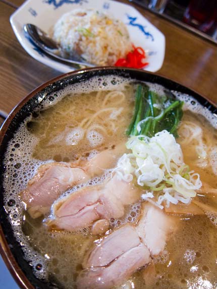 こってりラーメン600円+ミニ炒飯200円