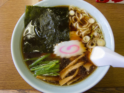 醤油ラーメン黒600円