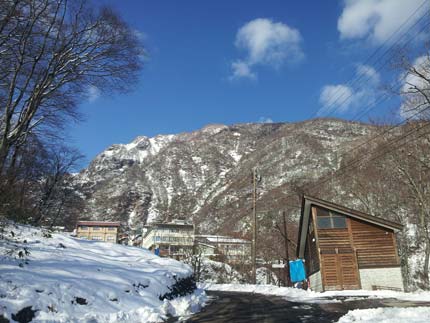 雪で覆われた妙高