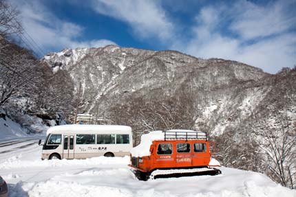 雪上車も準備万端