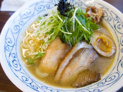 鶏骨醤油ラーメン750円