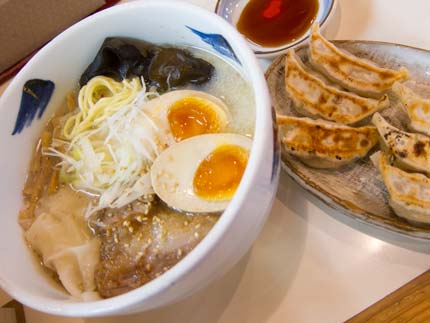 特製らー麺880円＋餃子割引クーポンで150円