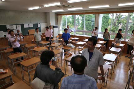 高校校舎を見学