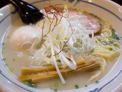 味玉地鶏白湯ラーメン黒龍850円