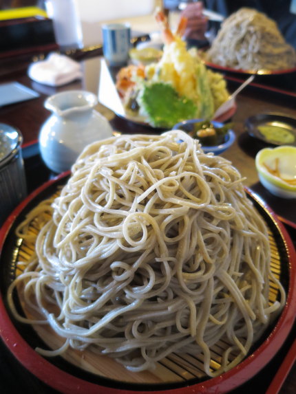 富士山型の大盛り蕎麦