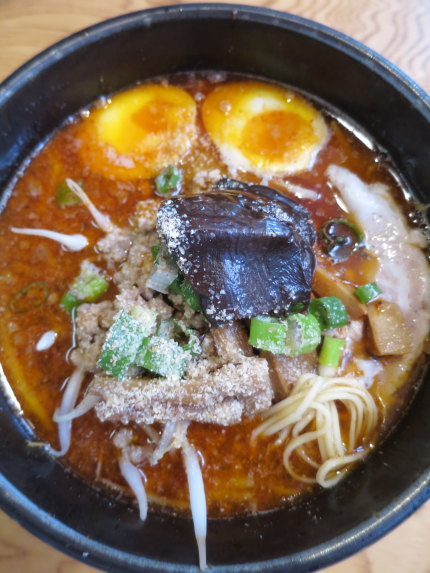 黒マー油担々麺900円