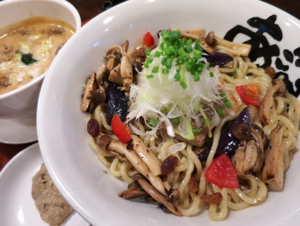 秋野菜と貝のつけ麺990円