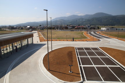 上越妙高駅西側の広場