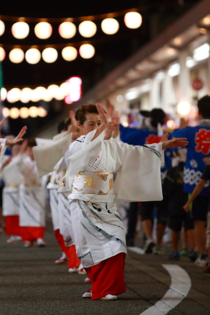 目線まで麗しゅう踊り