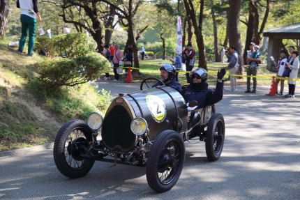 古い年代のクラックカー